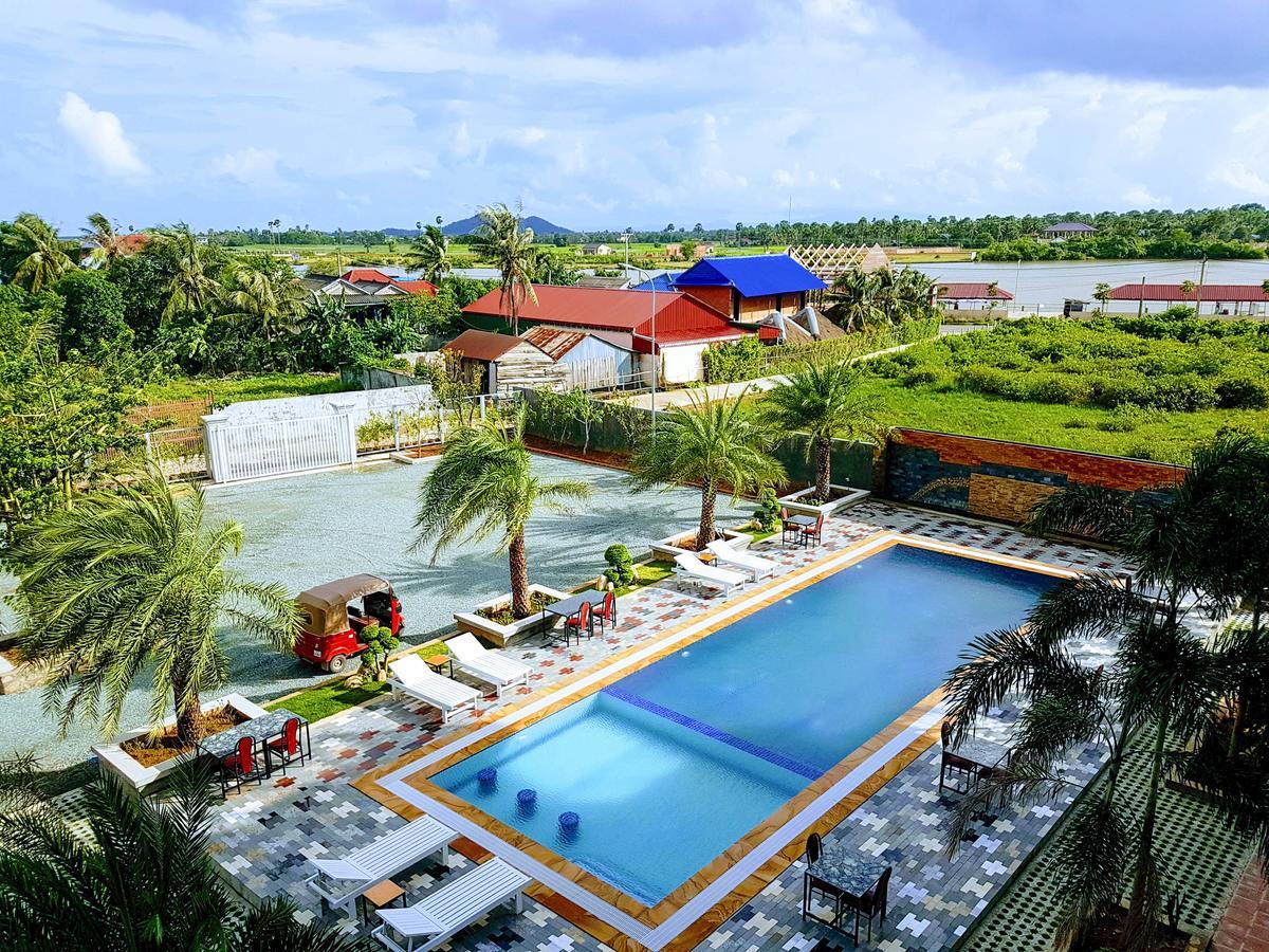 Two Moons Resort Kampot Eksteriør billede